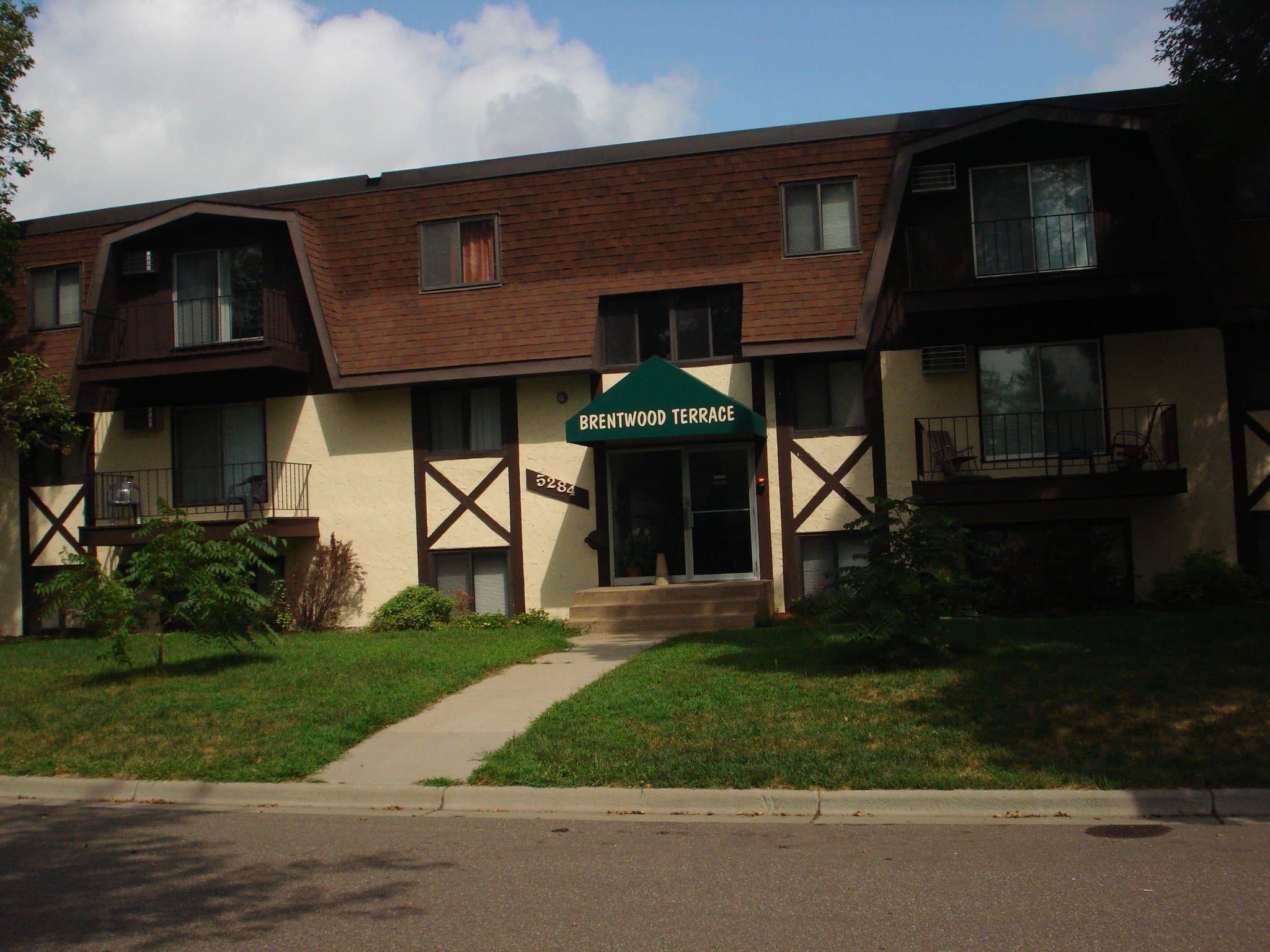 Saint Paul Apartment: 5284 Greenfield Ave
