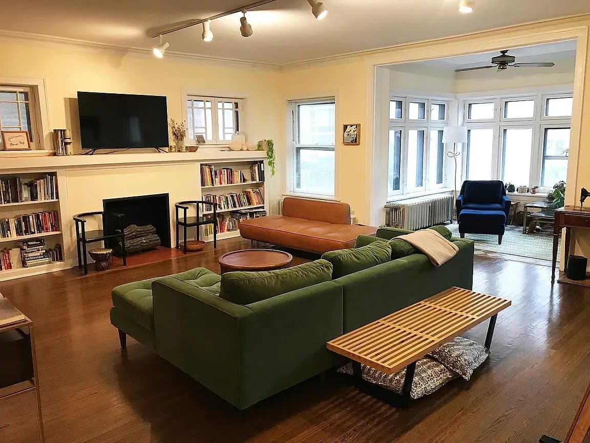 Chicago Apartment: 2737 N Hampden Ct