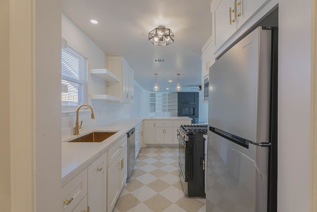 Amarillo House: 2911 S Philadelphia St