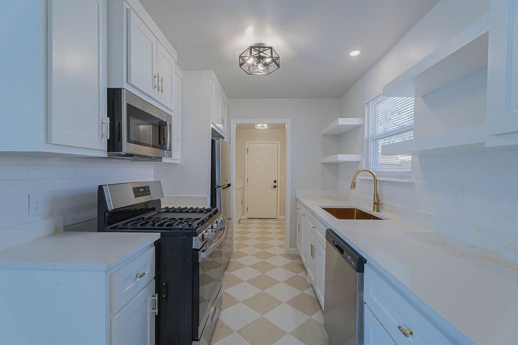 Amarillo House: 2911 S Philadelphia St