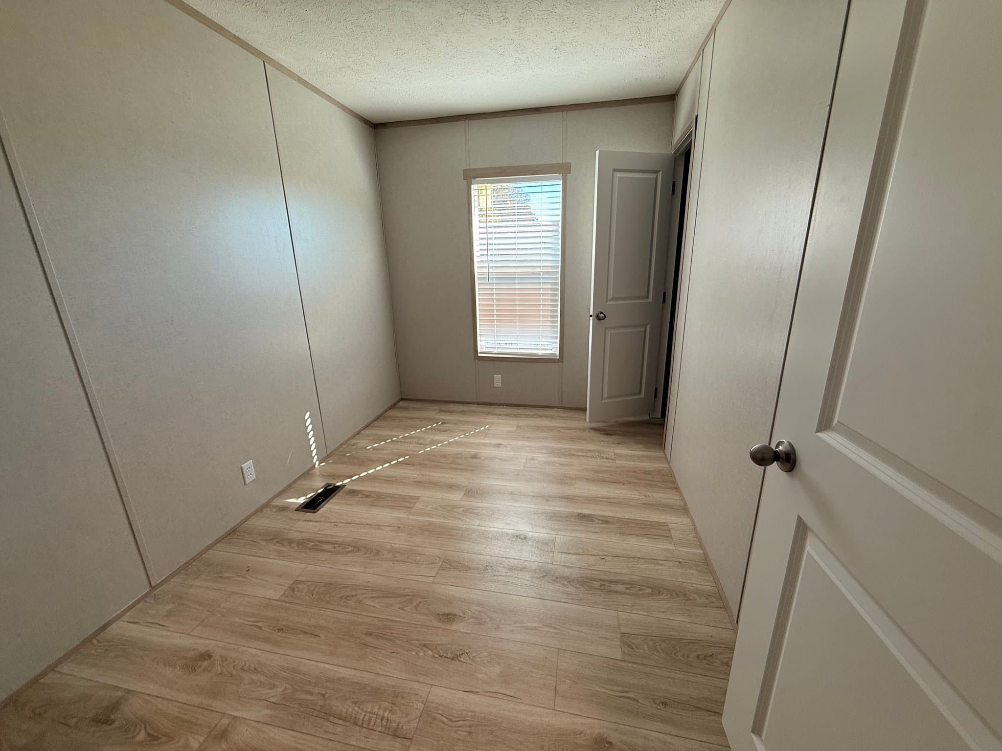 Muncie House: 10 E Dogwood Dr