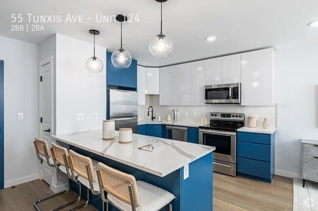 Bloomfield Apartment: 55 Tunxis Ave