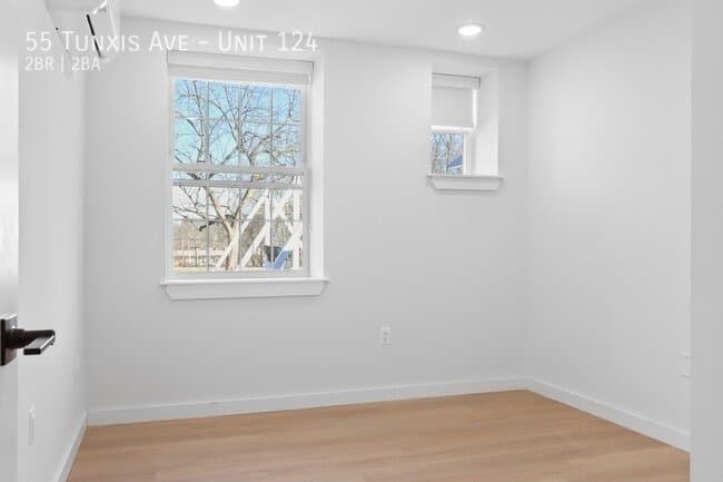 Bloomfield Apartment: 55 Tunxis Ave