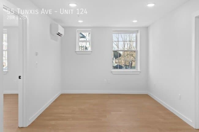 Bloomfield Apartment: 55 Tunxis Ave