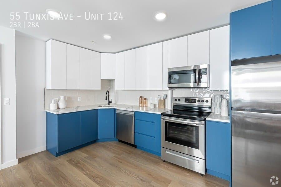 Bloomfield Apartment: 55 Tunxis Ave