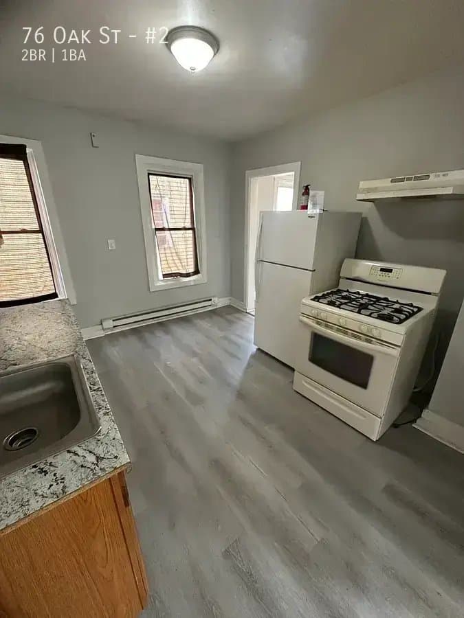 Waterbury Apartment: 76 Oak St