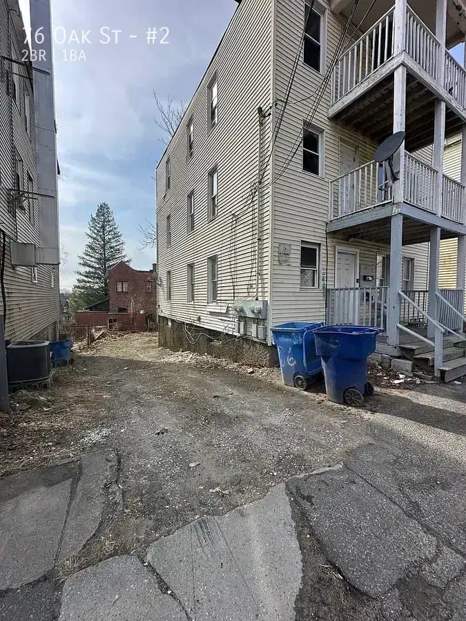 Waterbury Apartment: 76 Oak St