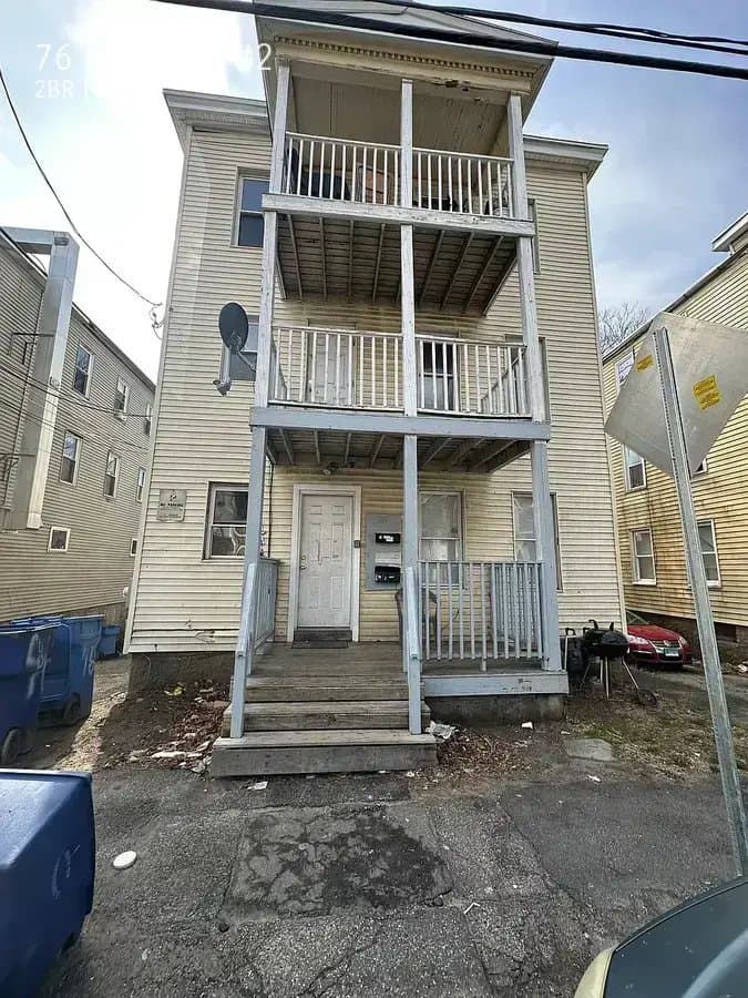 Waterbury Apartment: 76 Oak St