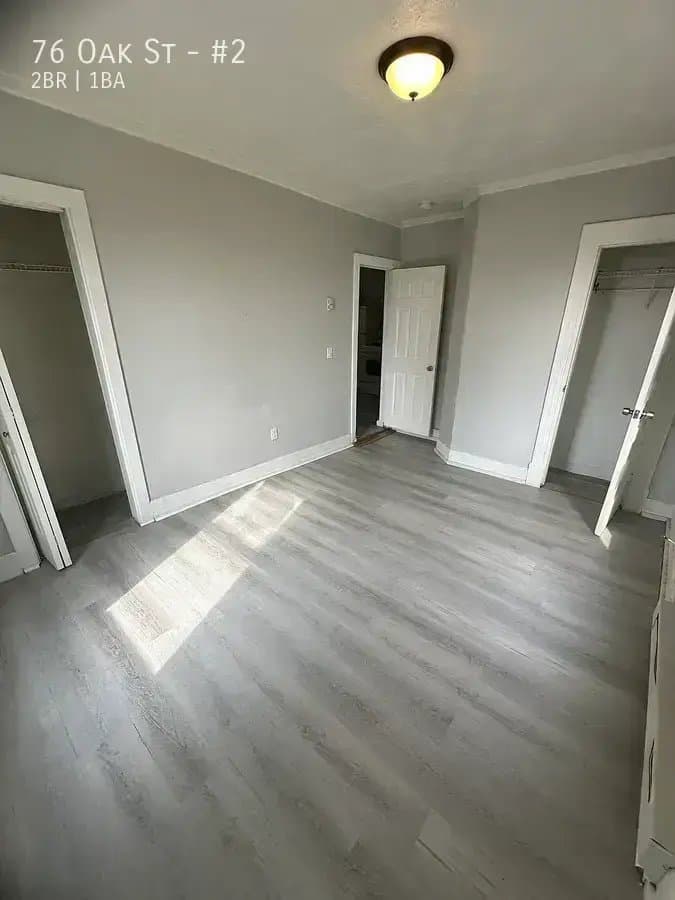 Waterbury Apartment: 76 Oak St