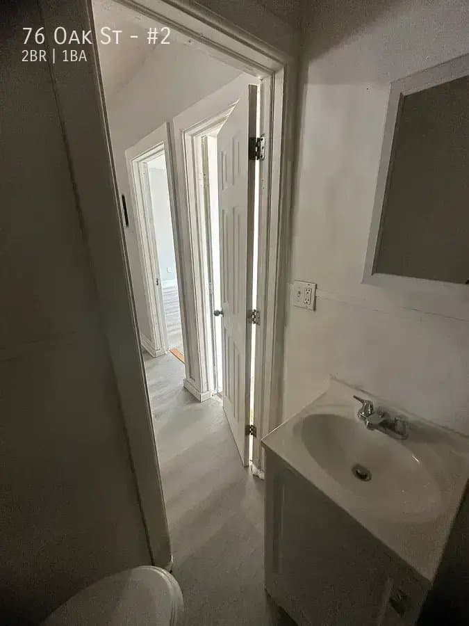 Waterbury Apartment: 76 Oak St