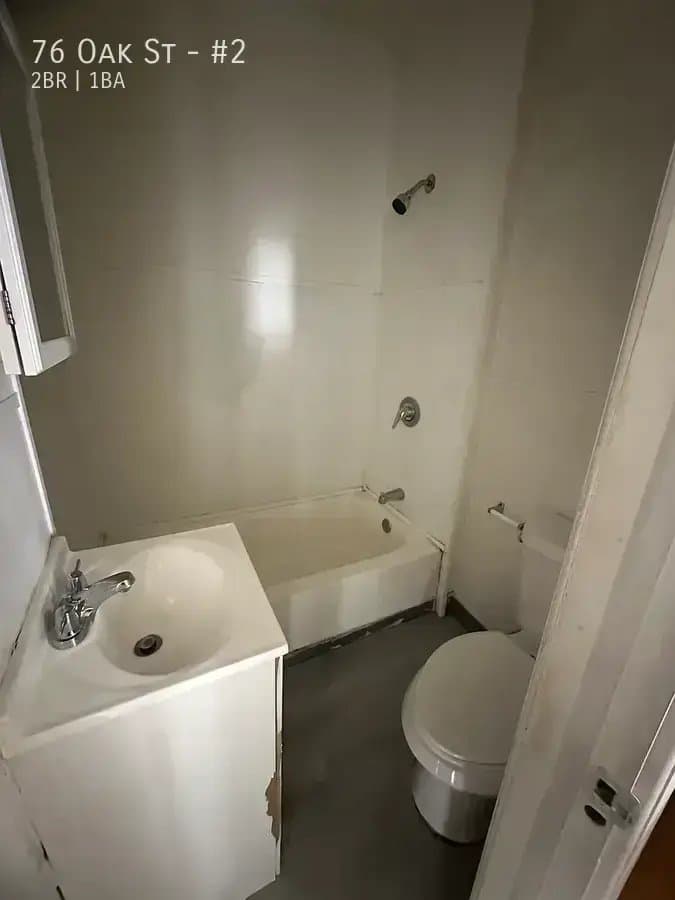Waterbury Apartment: 76 Oak St