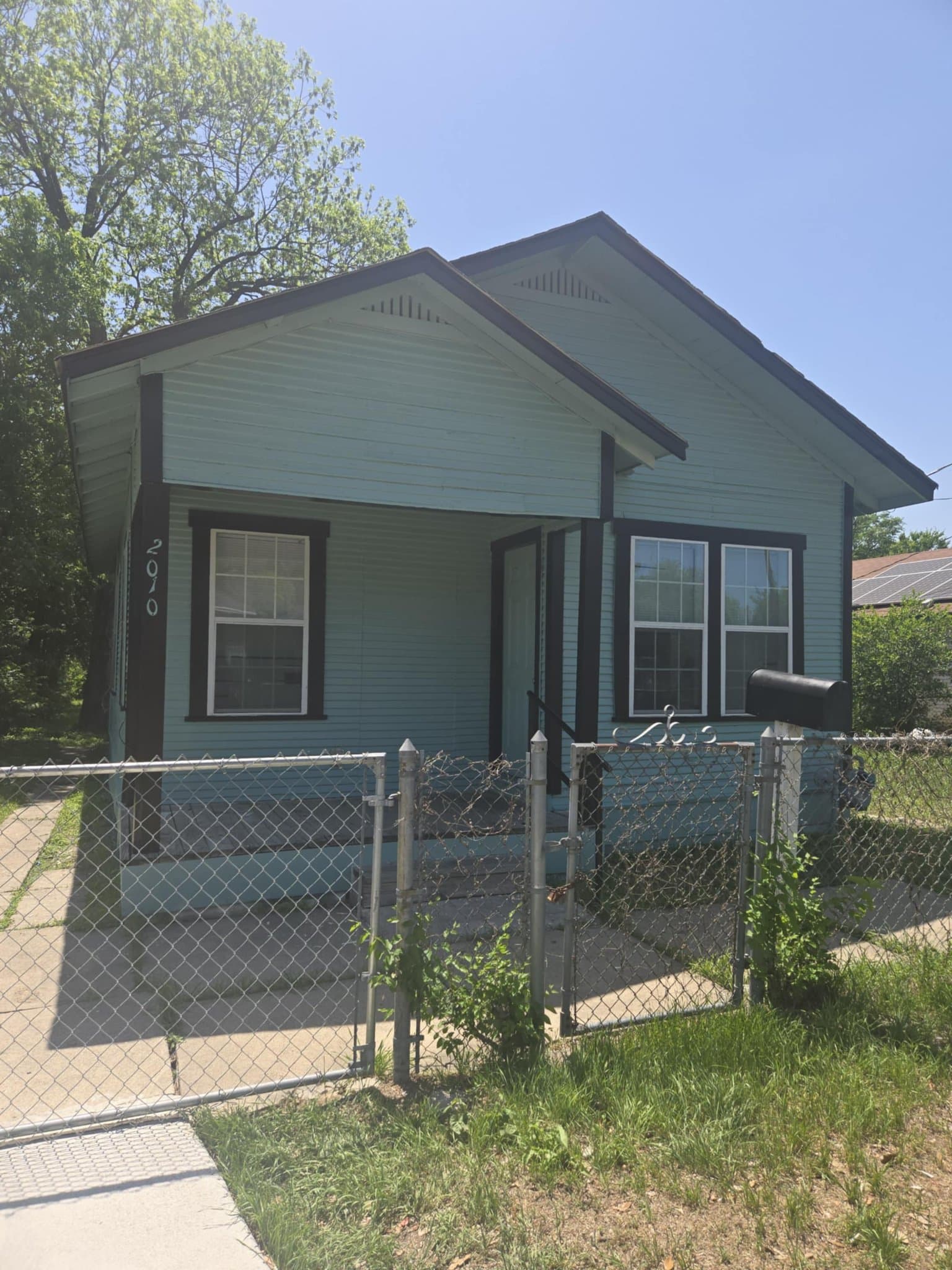 San Antonio House: 2010 Colima St.
