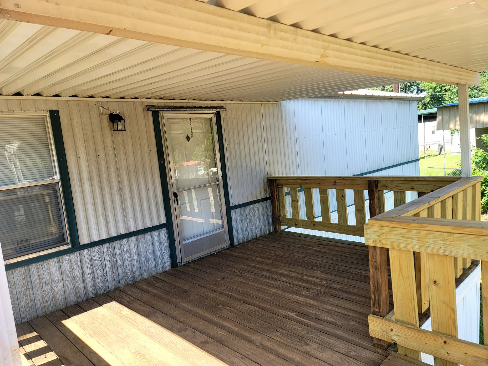 Longview House: 406 W Hope Dr.