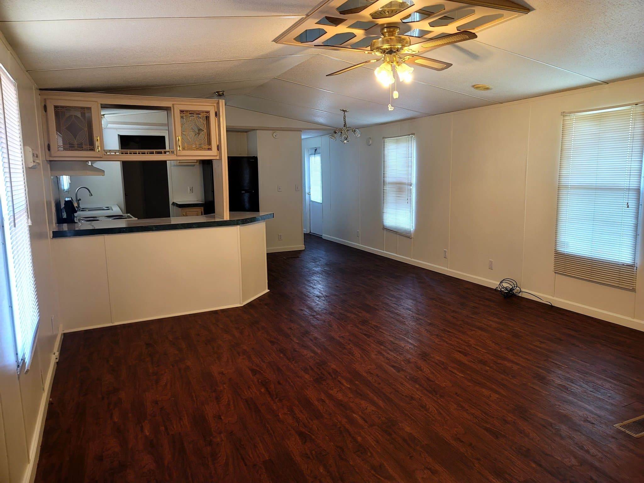 Longview House: 406 W Hope Dr.