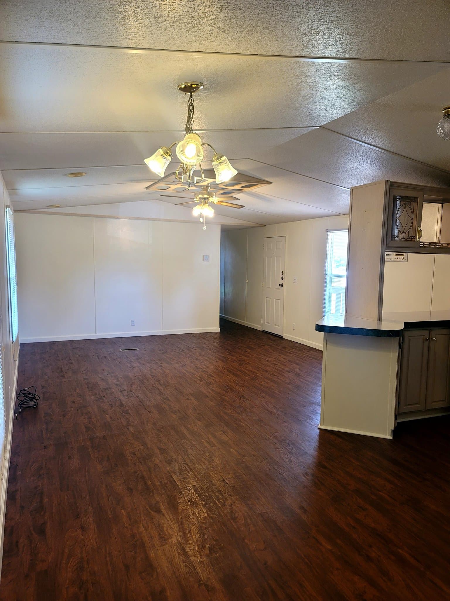 Longview House: 406 W Hope Dr.