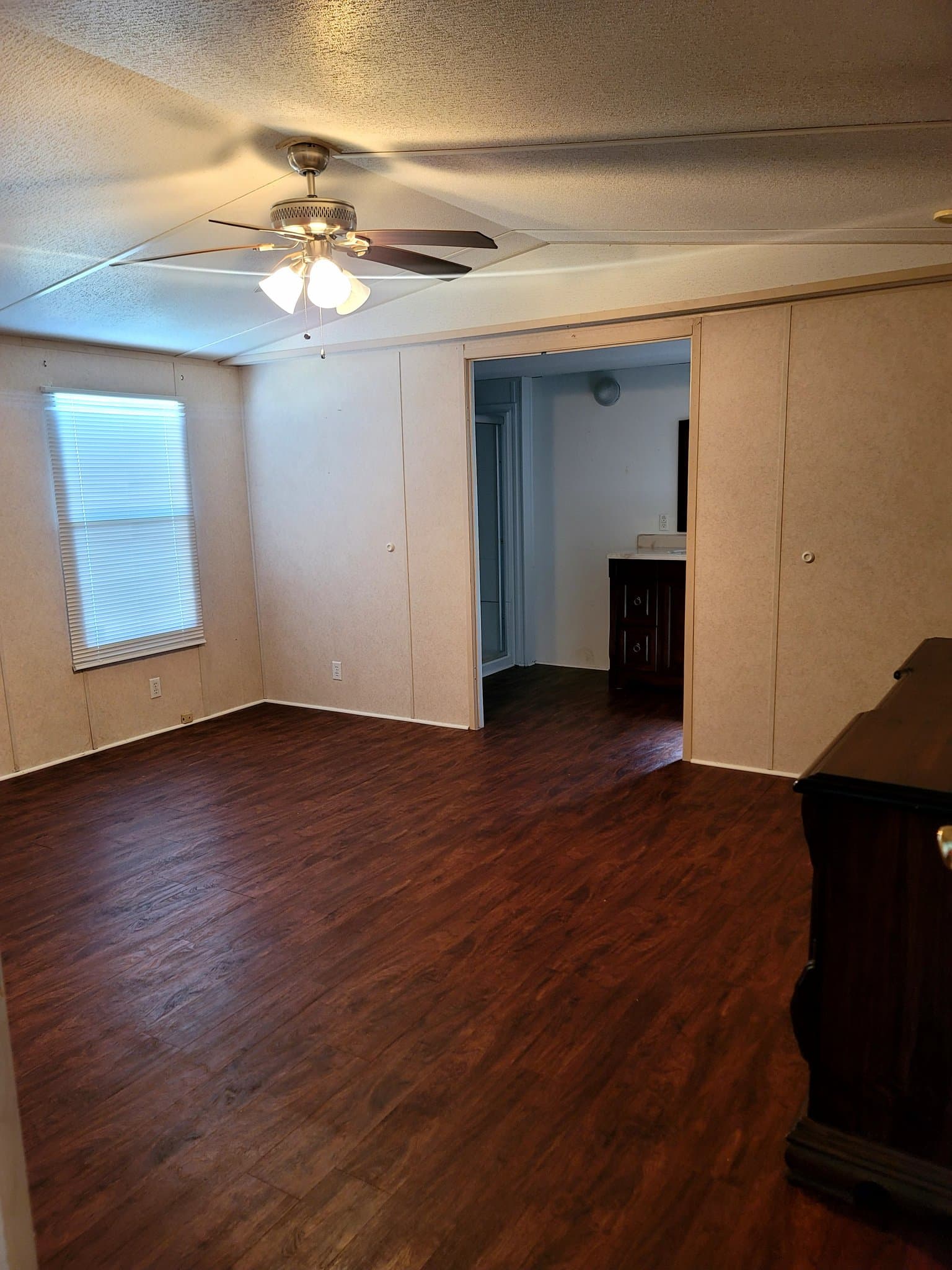 Longview House: 406 W Hope Dr.