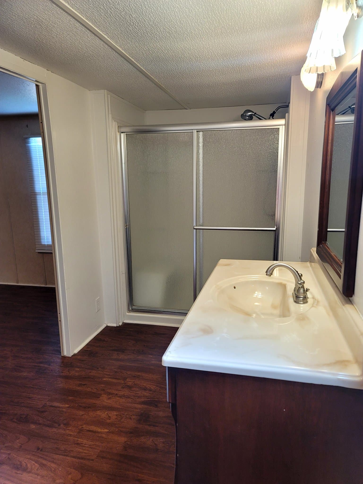 Longview House: 406 W Hope Dr.
