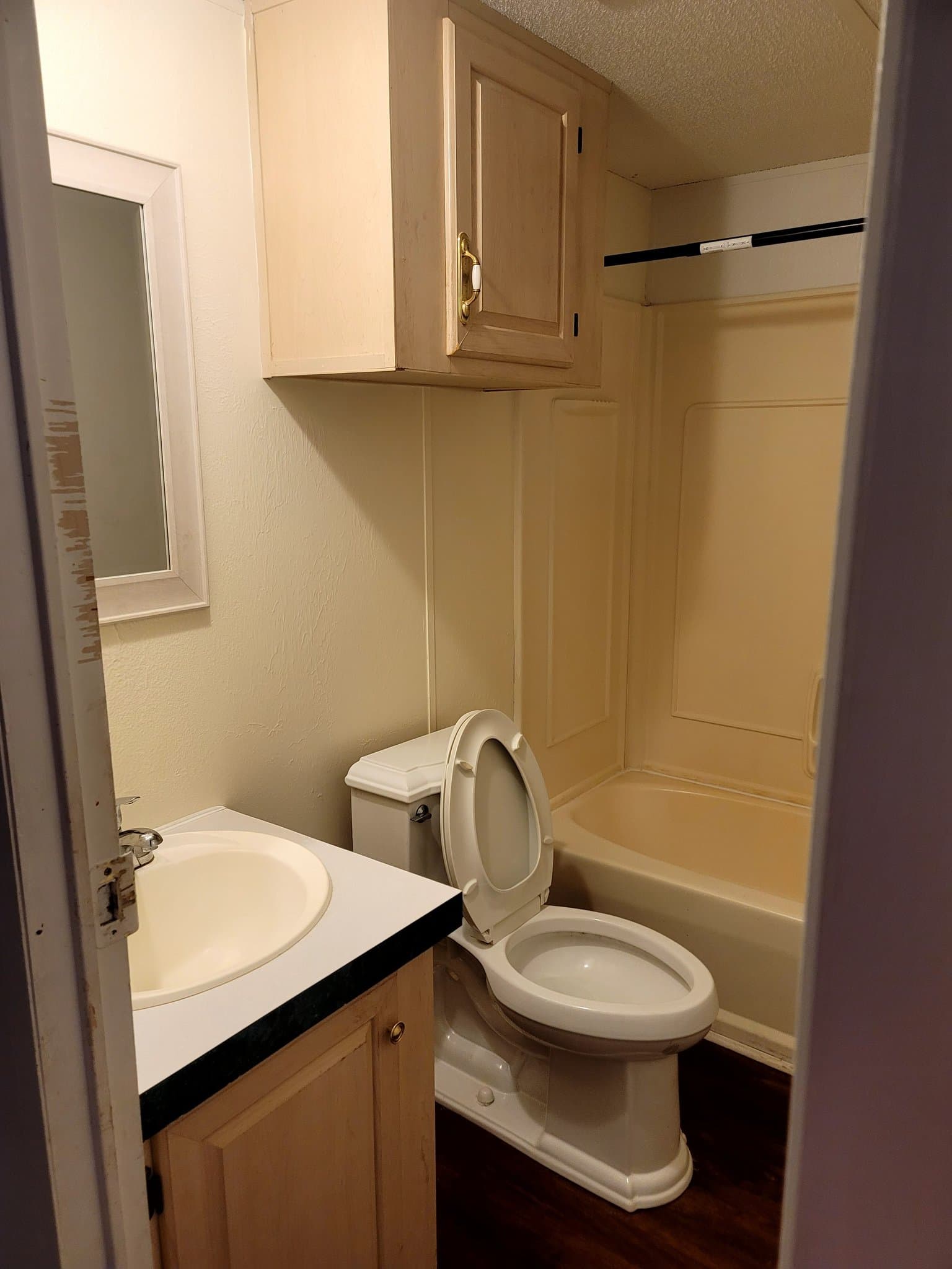 Longview House: 406 W Hope Dr.