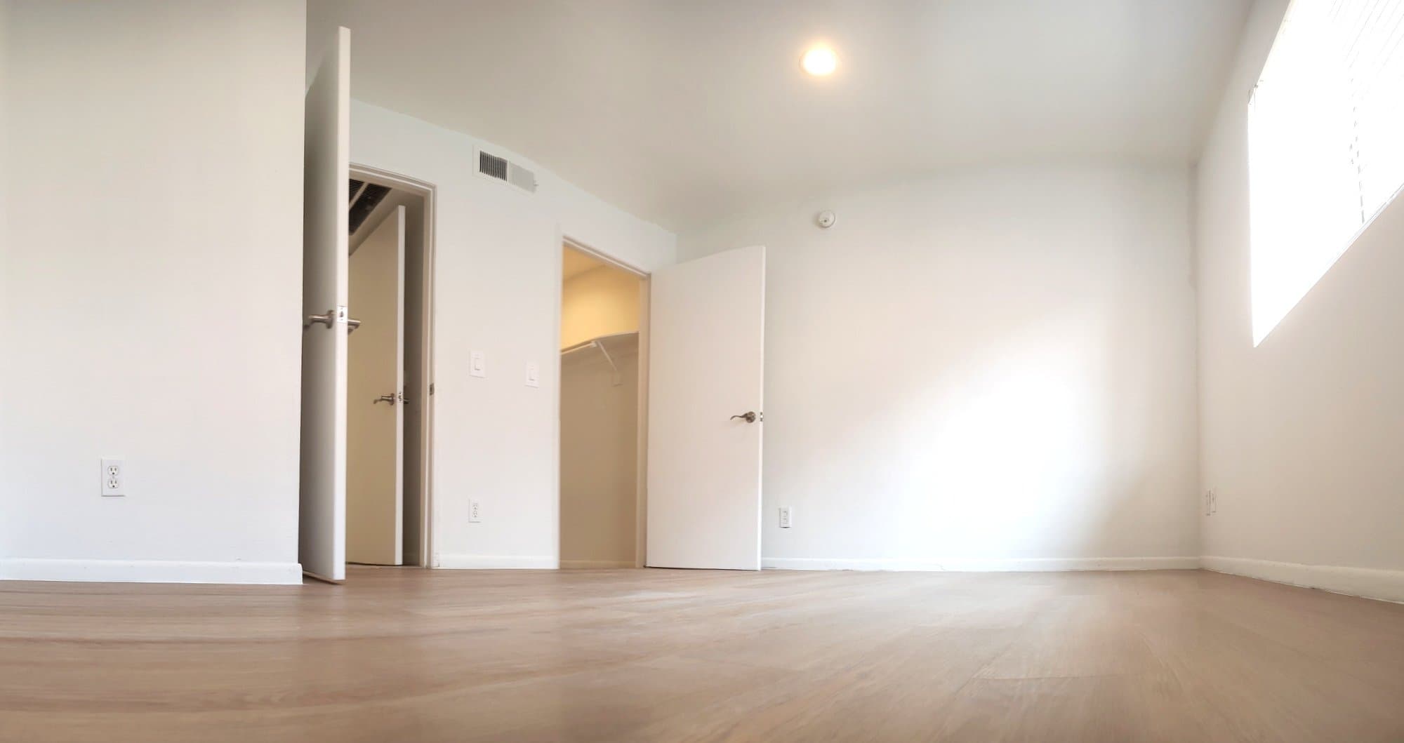 North Hollywood Apartment: 11020 Hesby Street