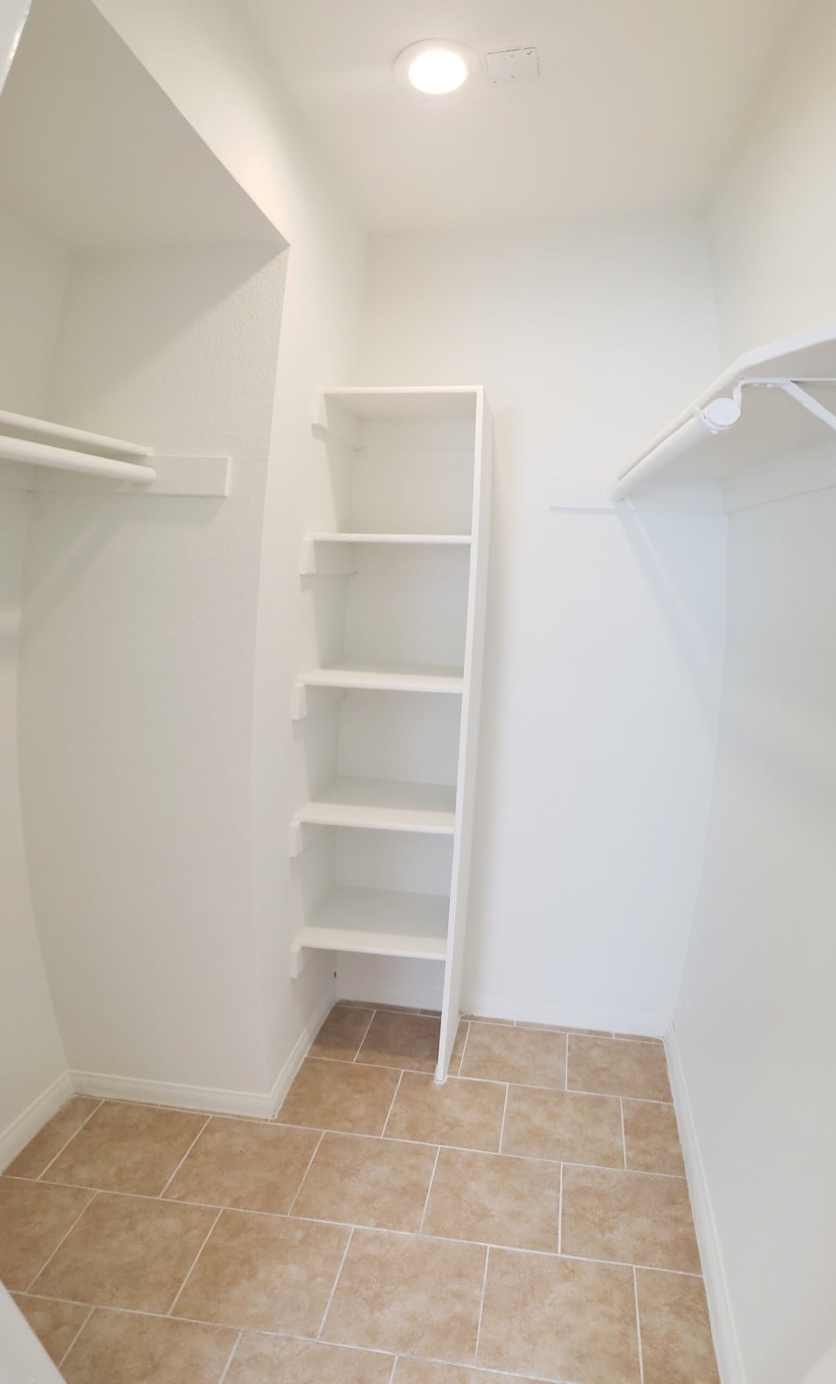 North Hollywood Apartment: 11020 Hesby Street
