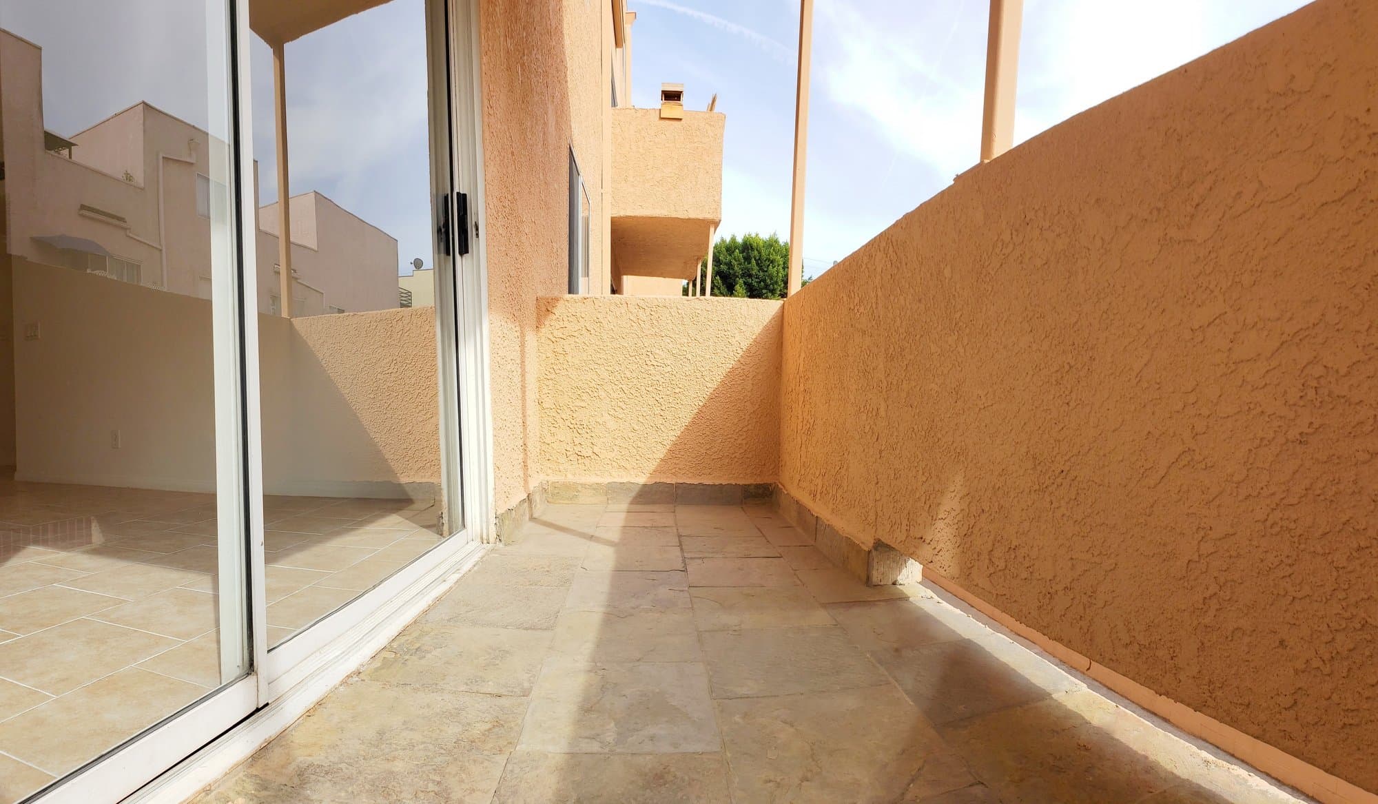 North Hollywood Apartment: 11020 Hesby Street