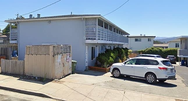 Seaside Apartment: 1286 La Jolla Ave