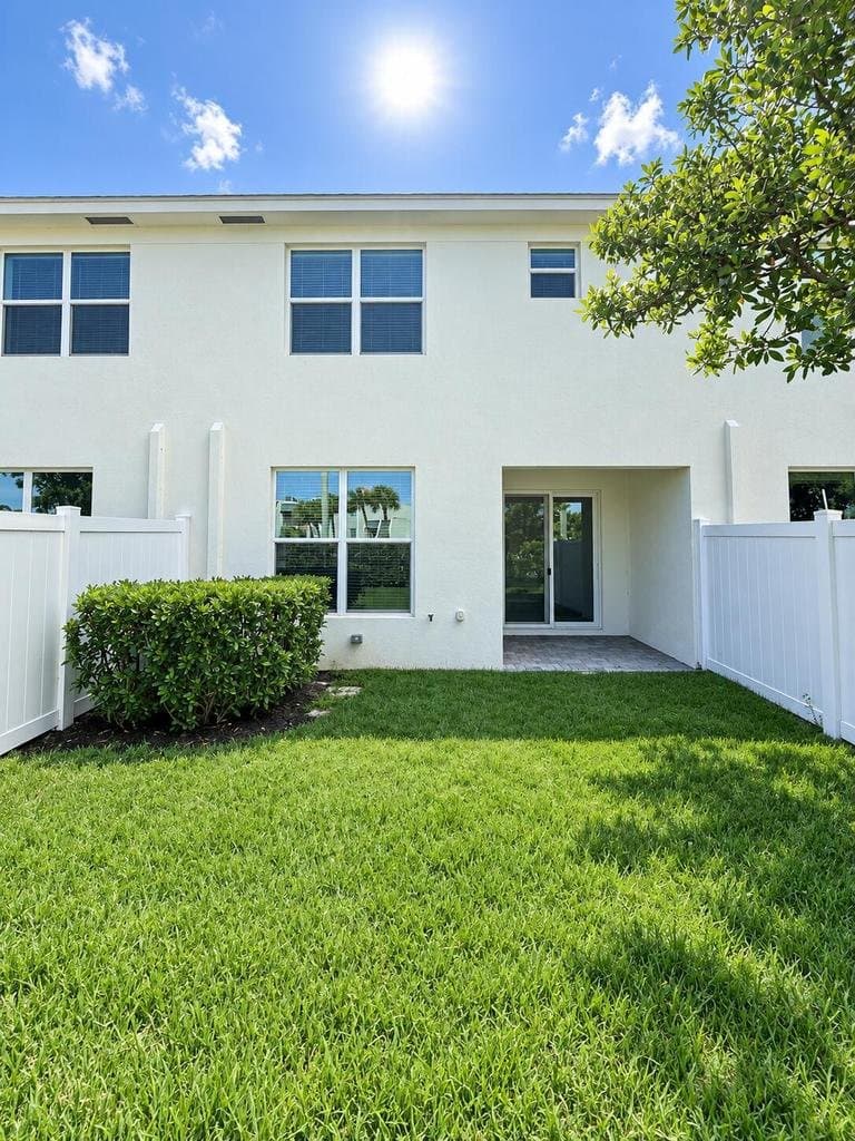 Lake Worth Townhome: 4168 Lagoon Shore Drive