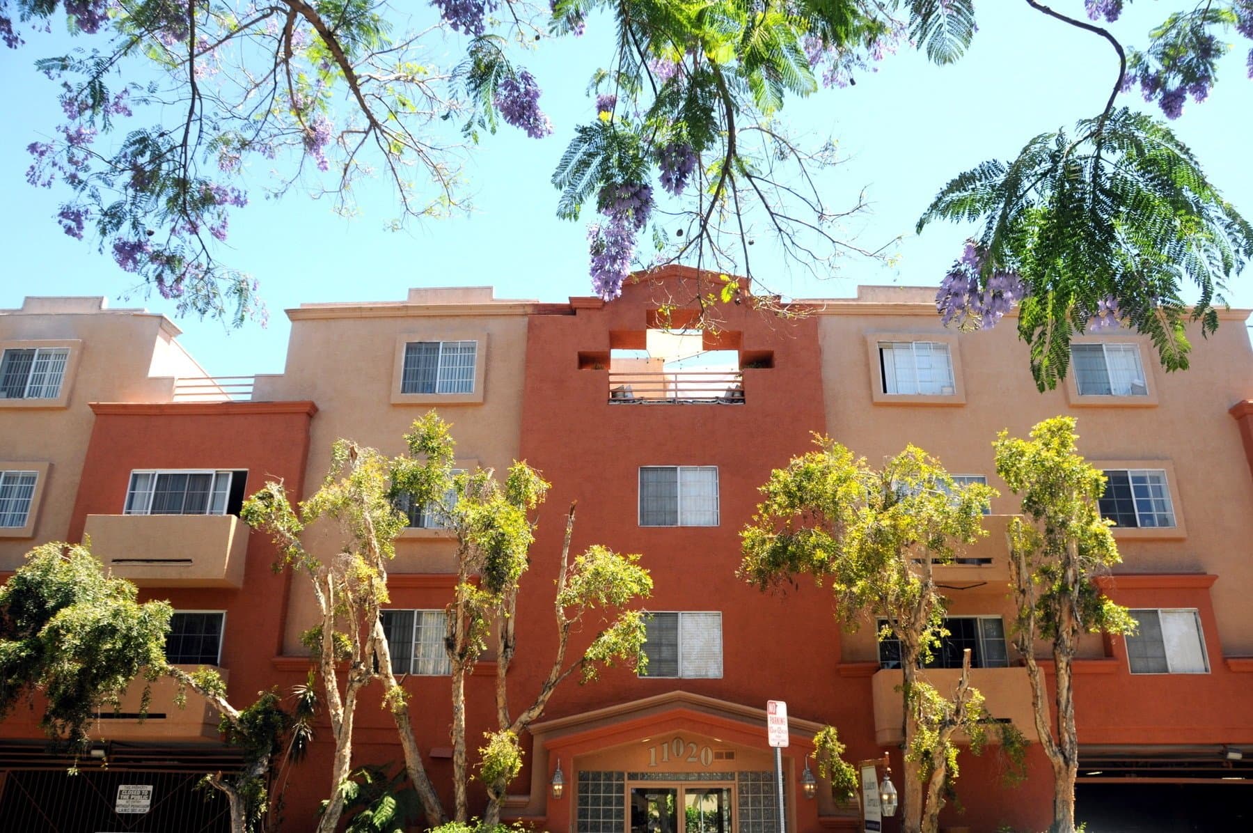 North Hollywood Apartment: 11020 Hesby Street