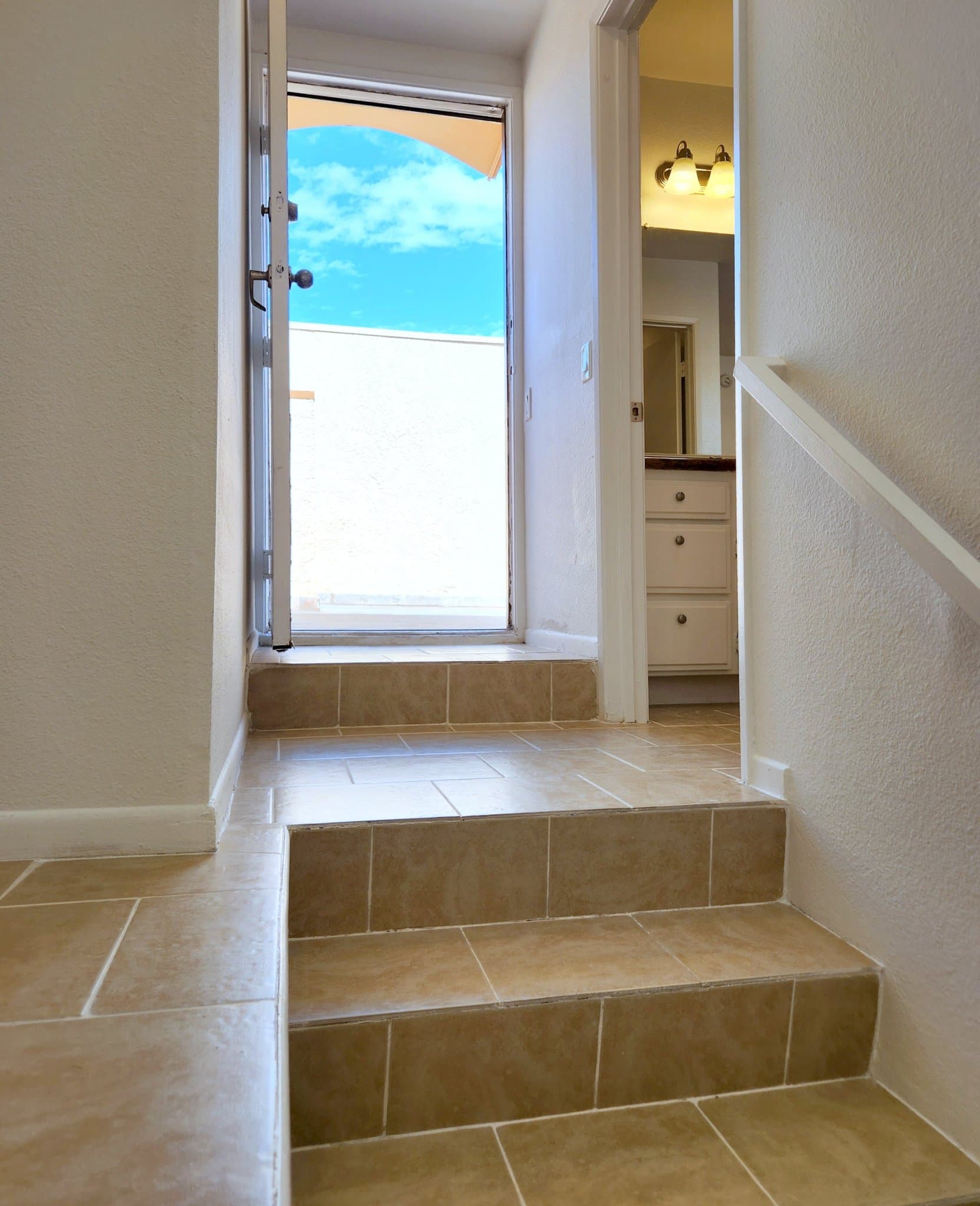 North Hollywood Apartment: 11020 Hesby Street