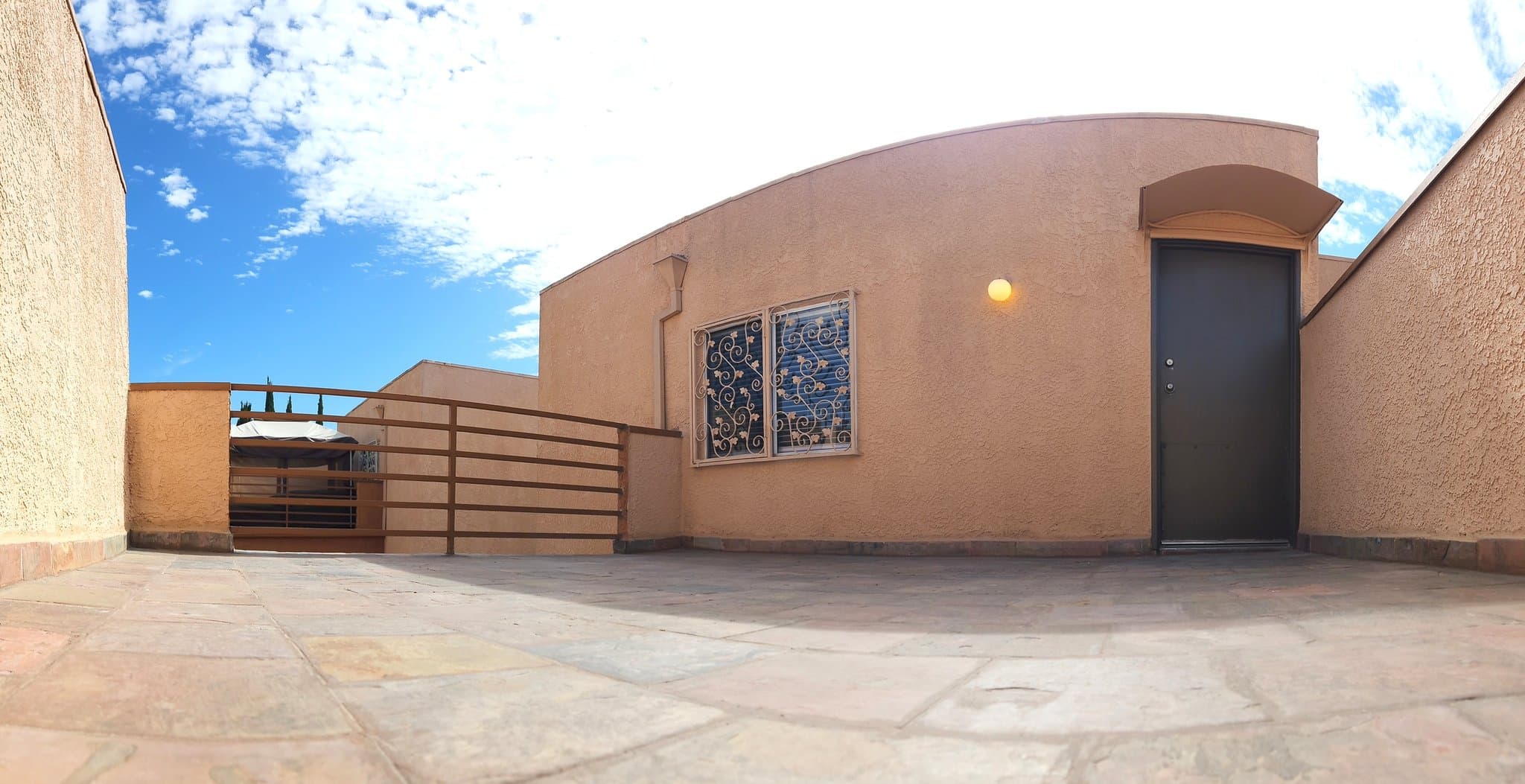 North Hollywood Apartment: 11020 Hesby Street