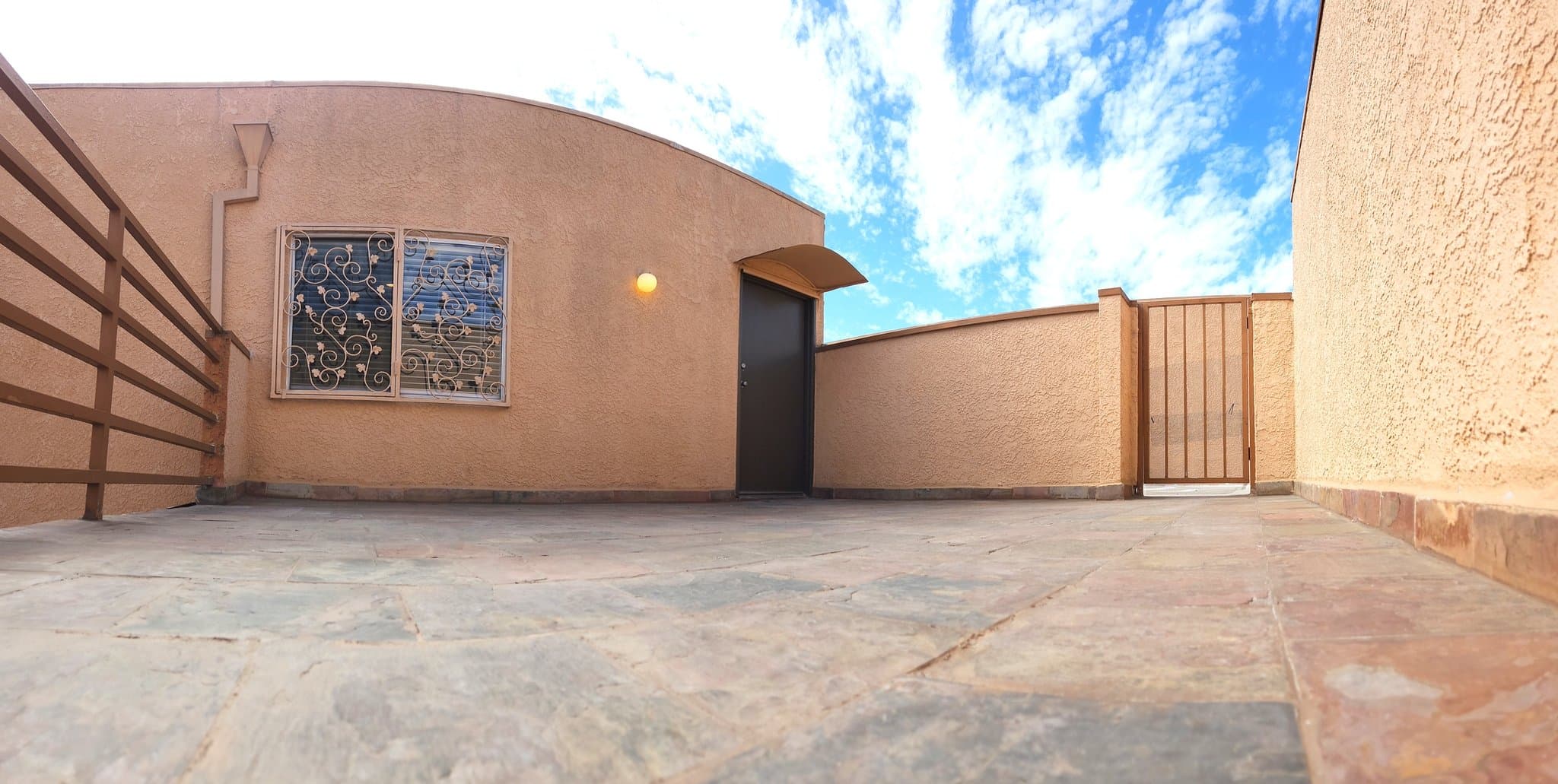 North Hollywood Apartment: 11020 Hesby Street