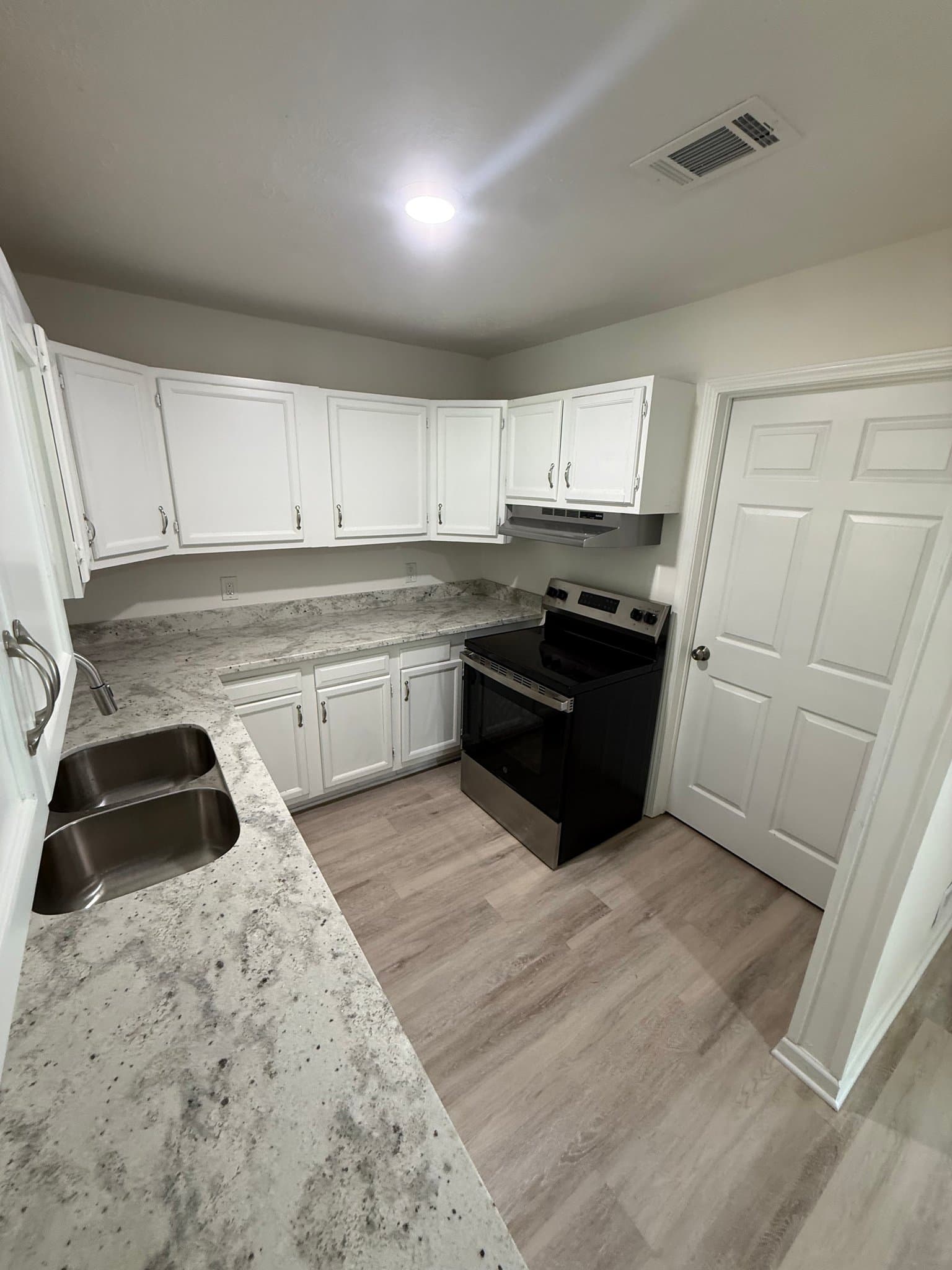 Baytown House: 2803 Kettering St.