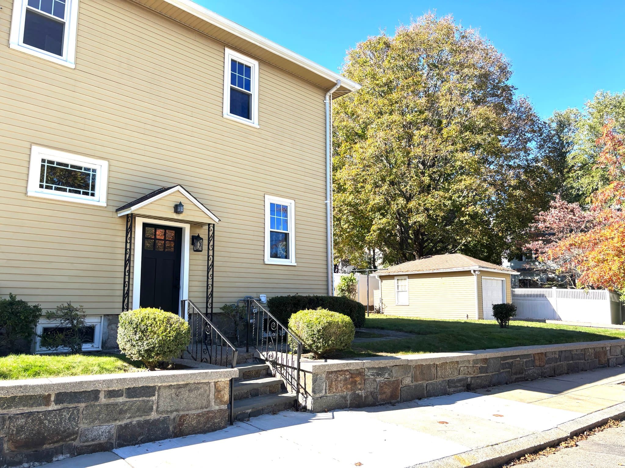 West Roxbury House: 82 Lasell St
