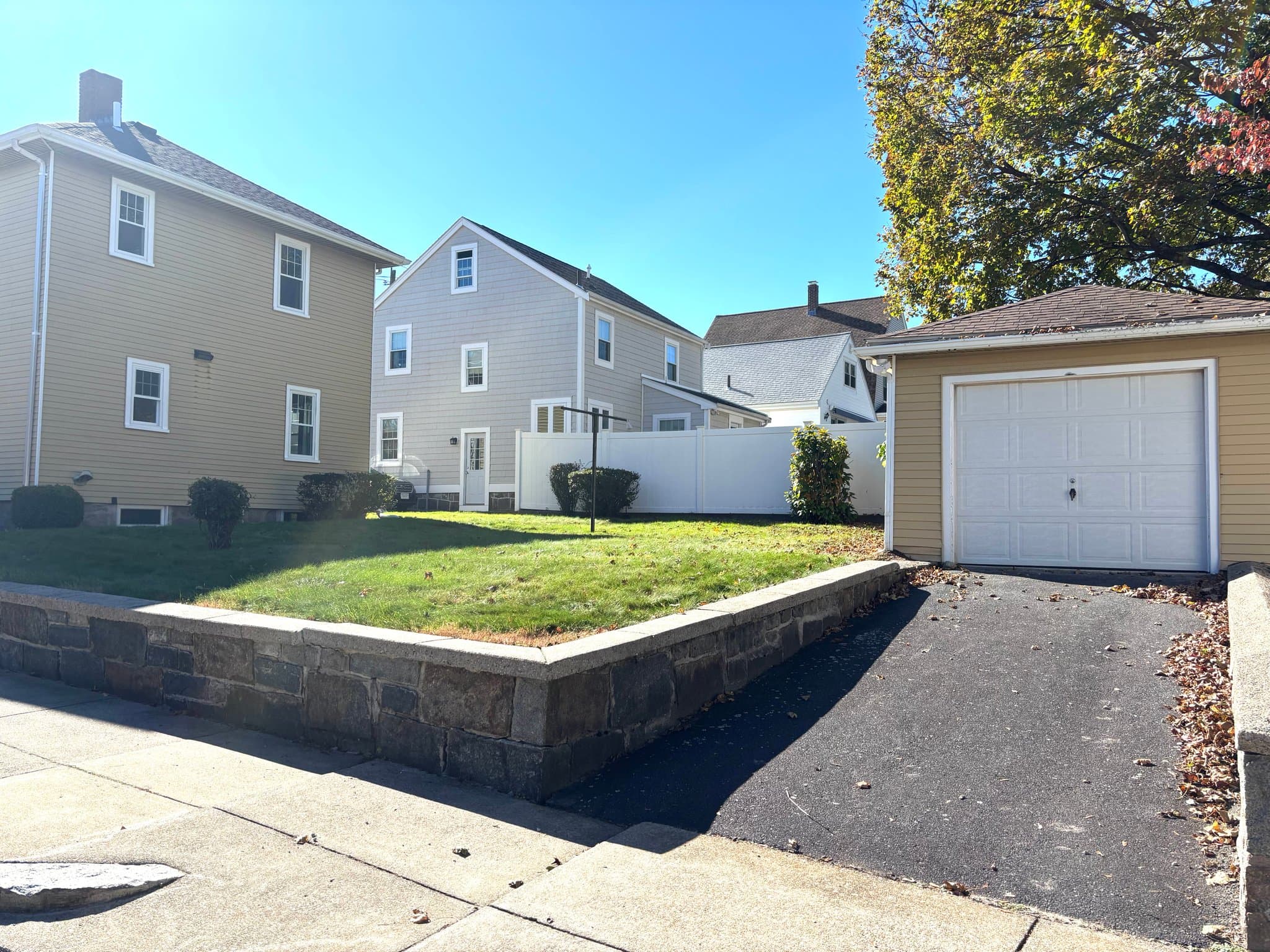 West Roxbury House: 82 Lasell St