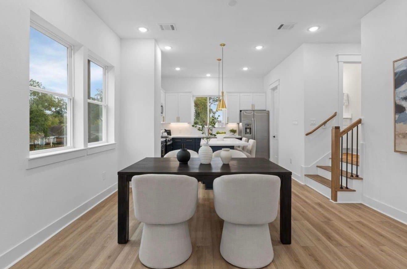 Houston House: 717 Janisch Rd