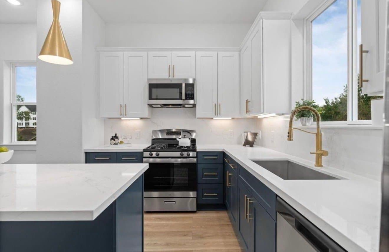 Houston House: 717 Janisch Rd