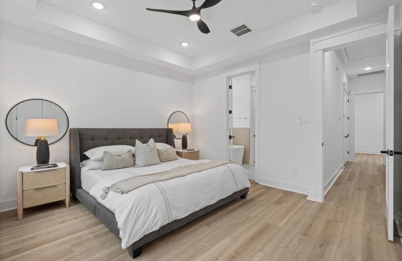 Houston House: 717 Janisch Rd