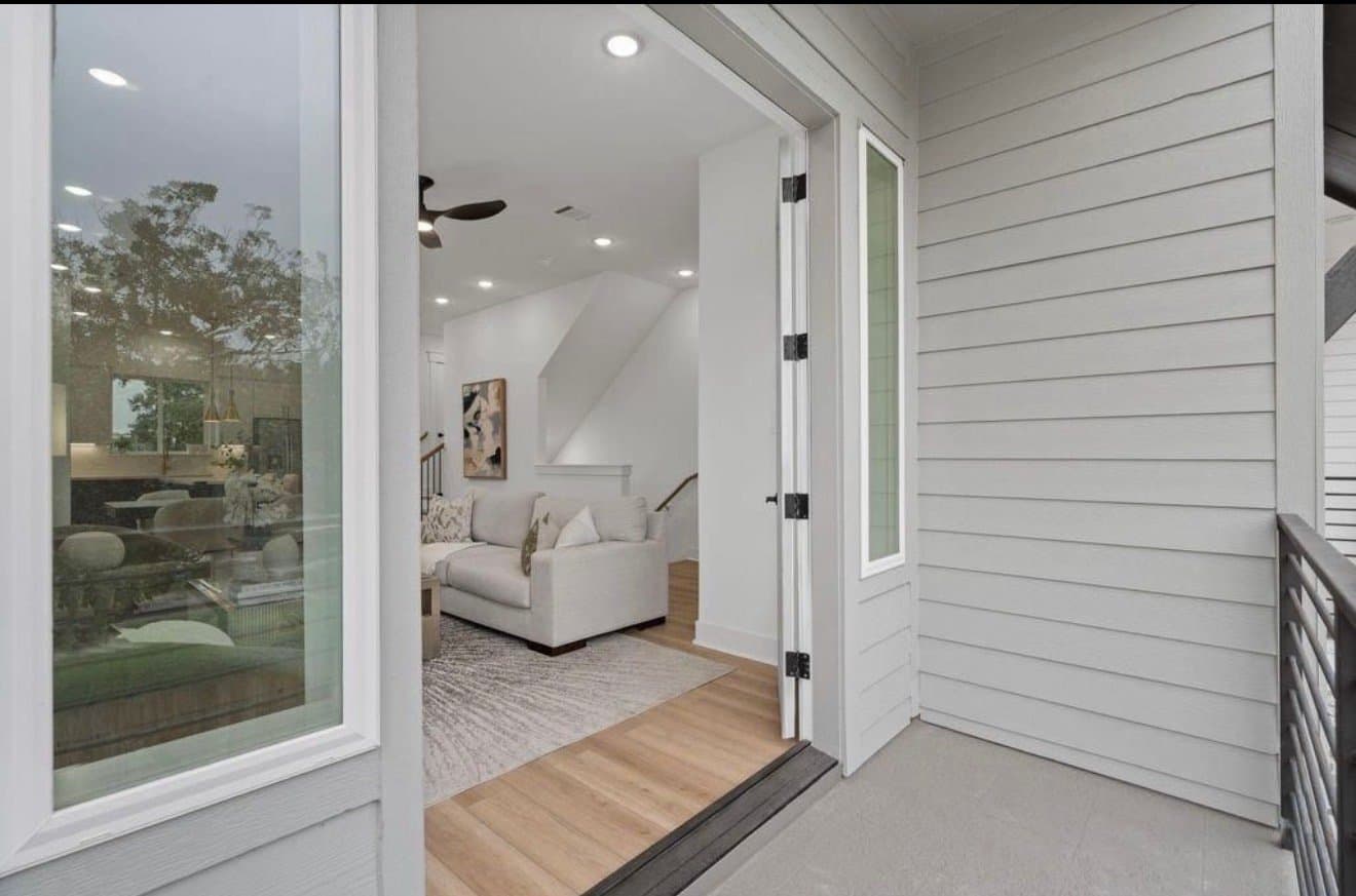 Houston House: 717 Janisch Rd