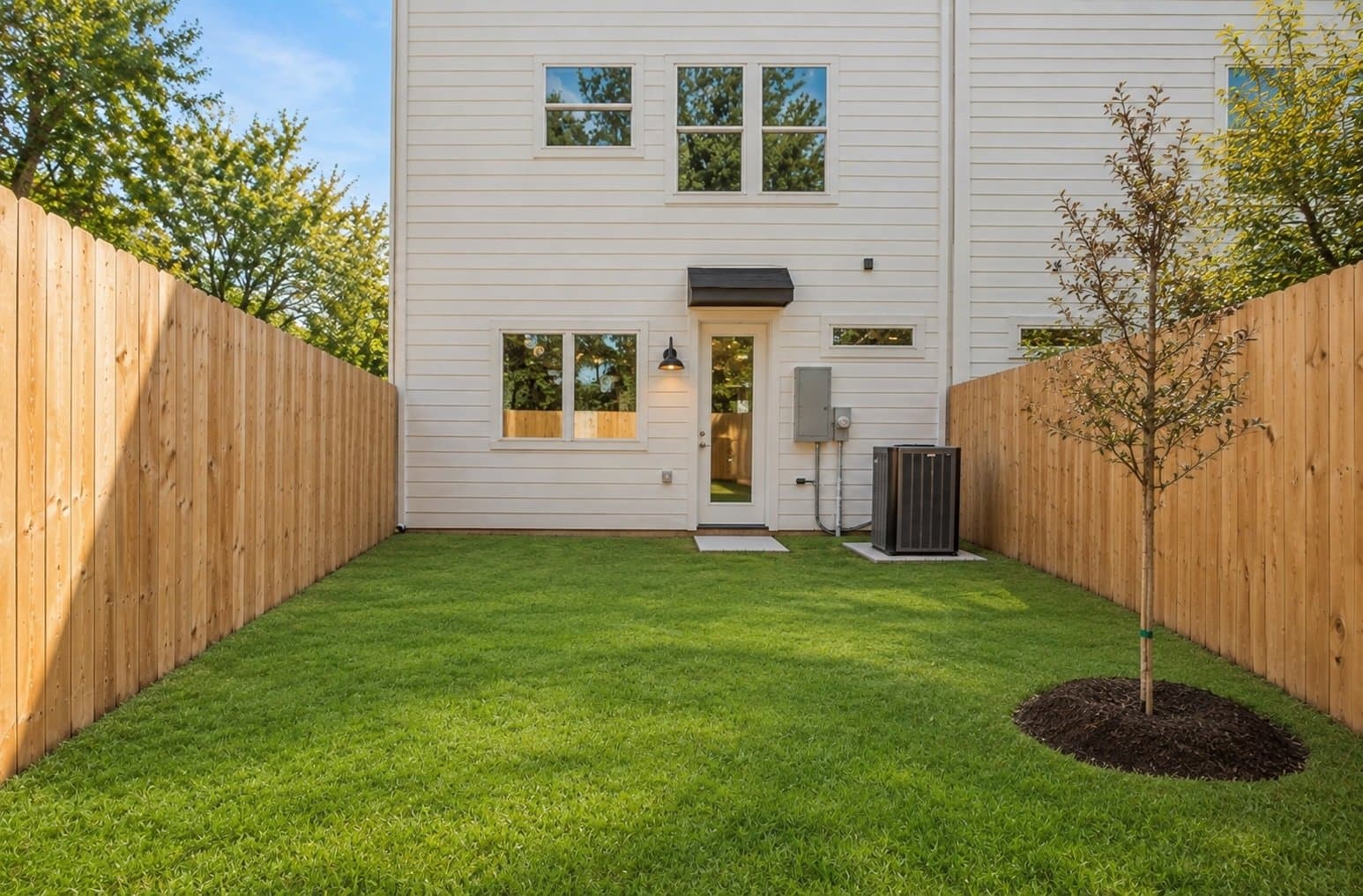 Houston House: 717 Janisch Rd