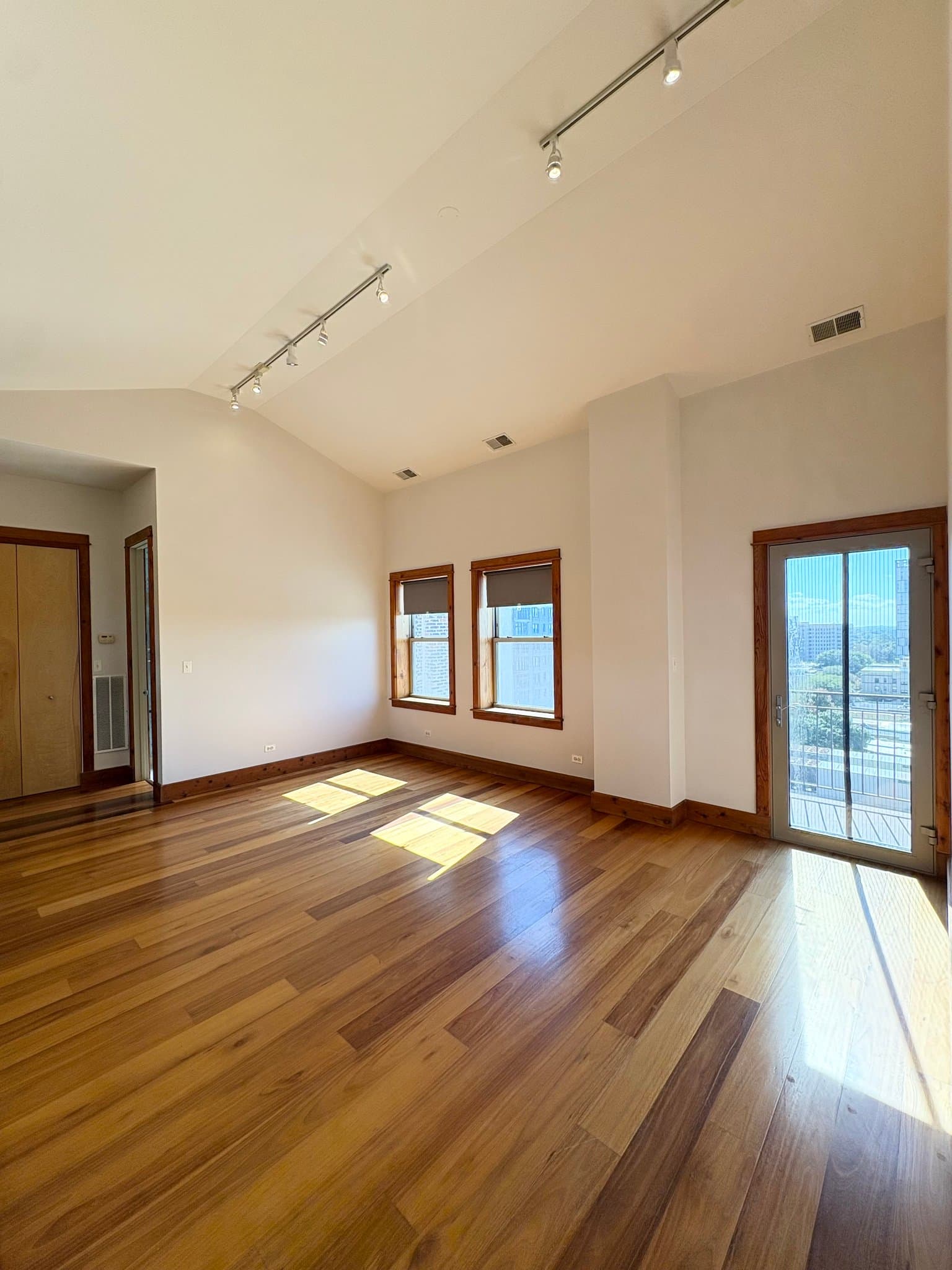 Chicago Apartment: 5346 S Cornell Ave