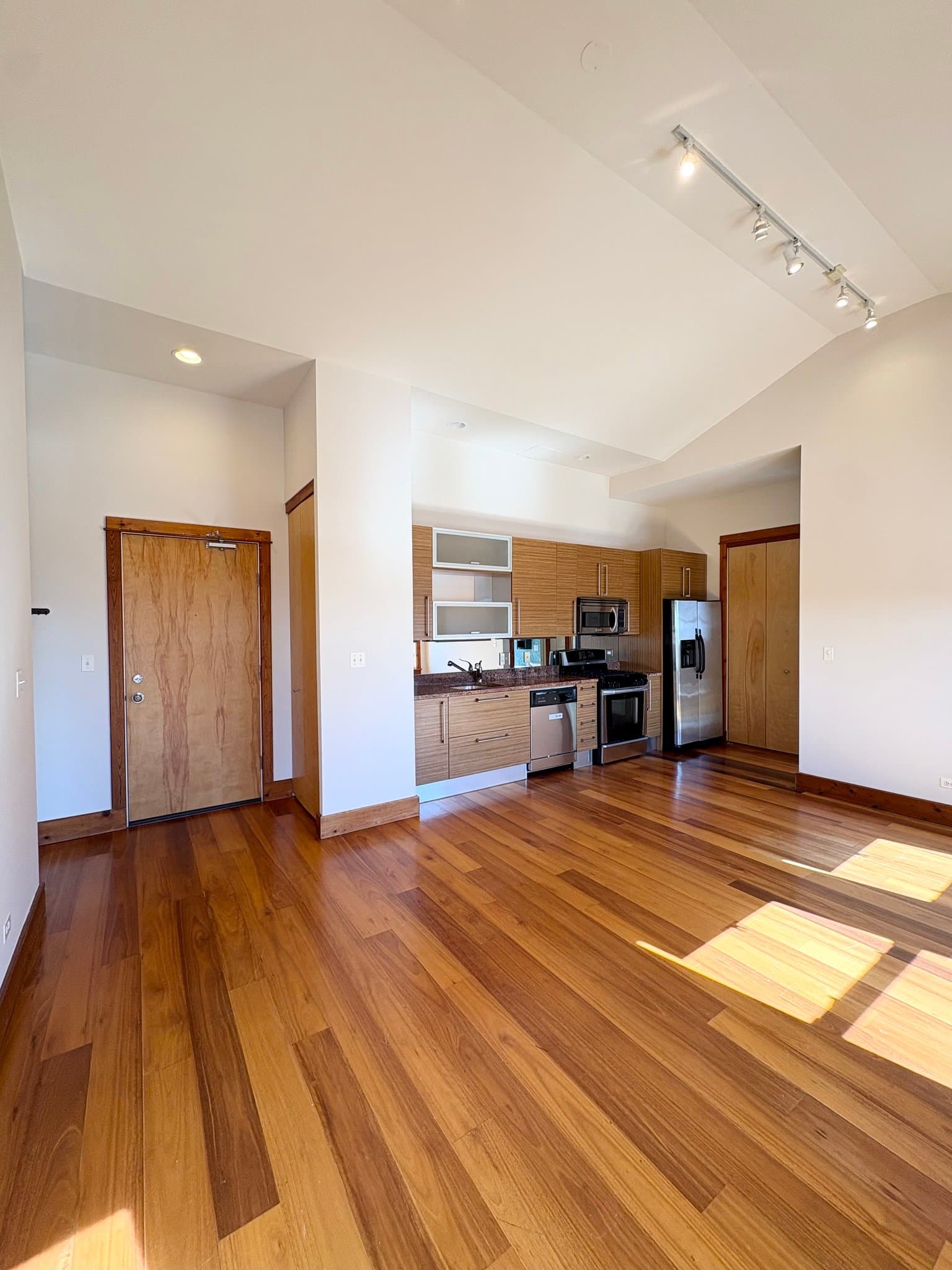 Chicago Apartment: 5346 S Cornell Ave