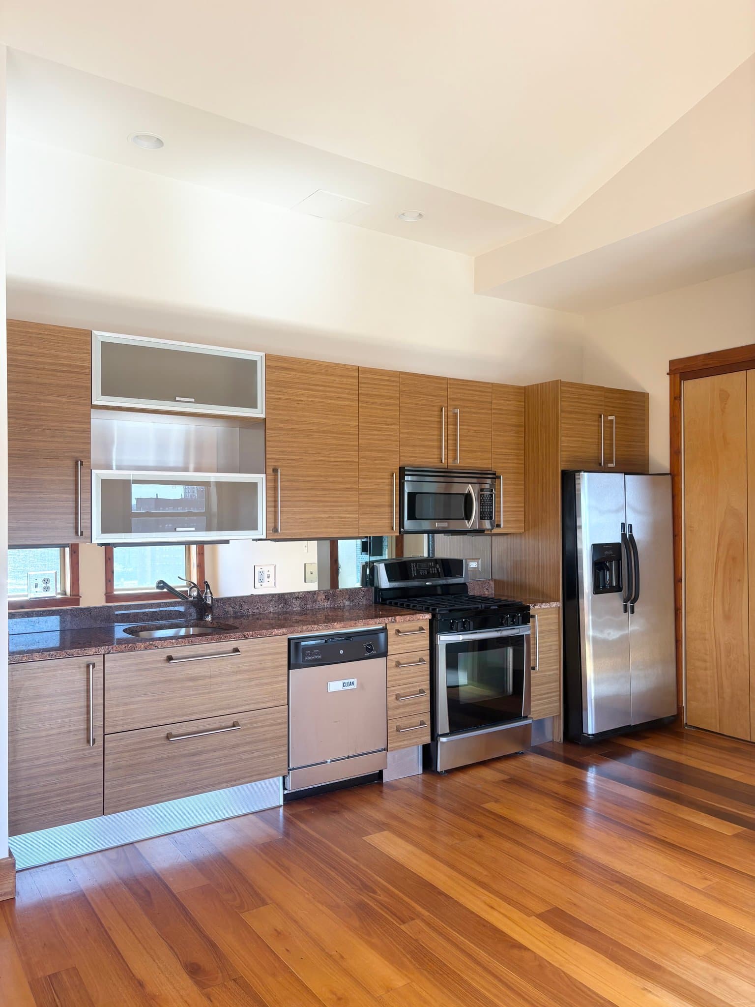 Chicago Apartment: 5346 S Cornell Ave