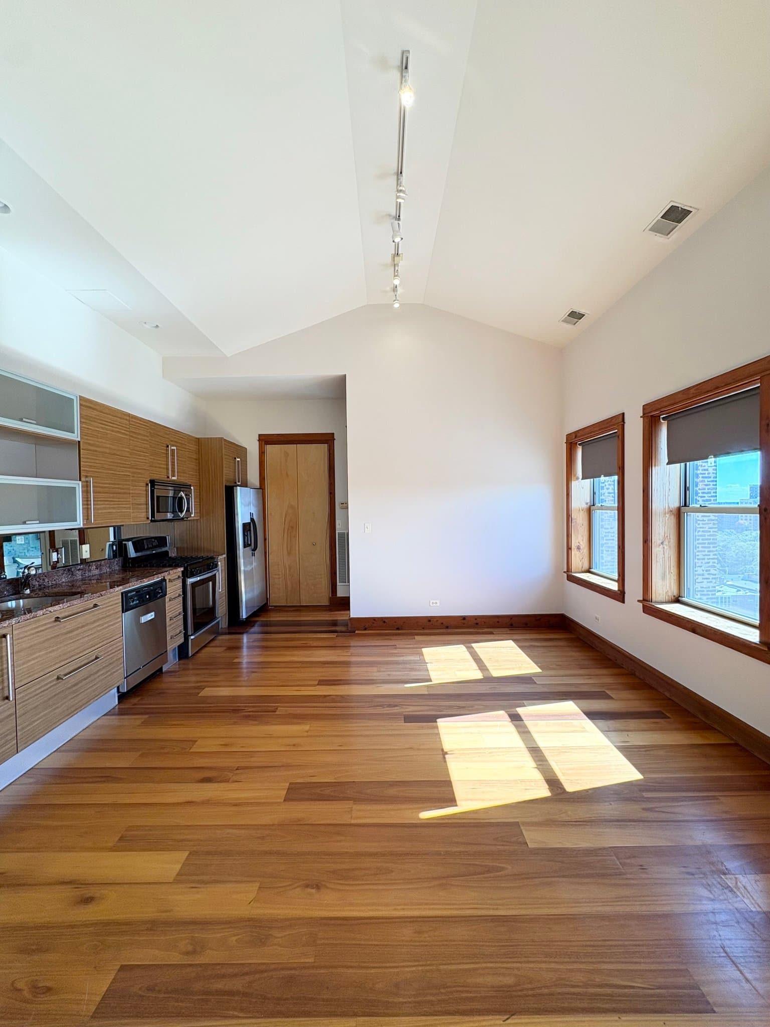 Chicago Apartment: 5346 S Cornell Ave