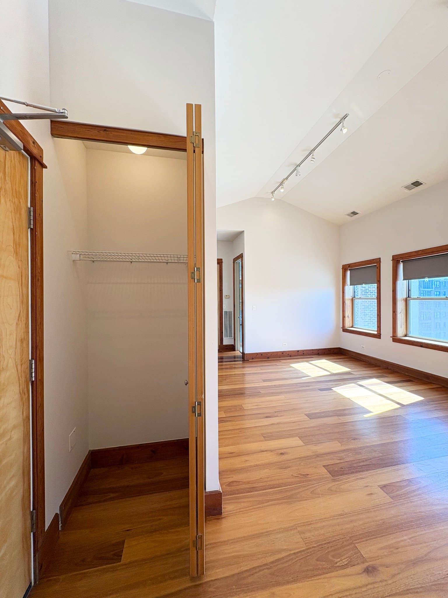 Chicago Apartment: 5346 S Cornell Ave