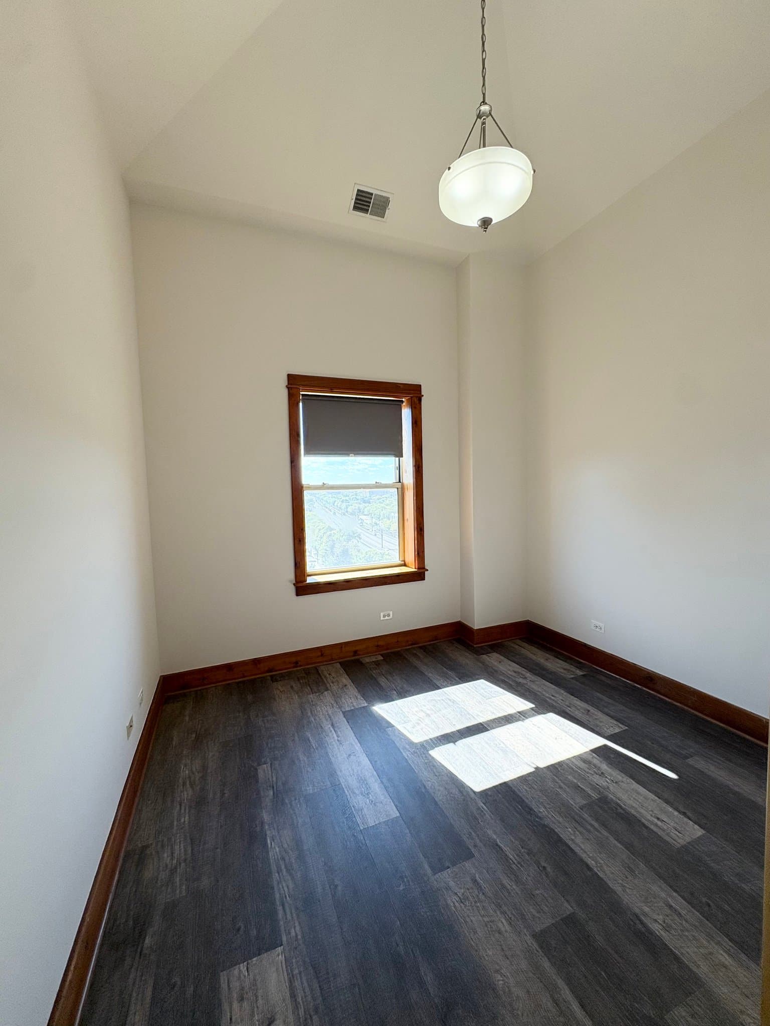 Chicago Apartment: 5346 S Cornell Ave