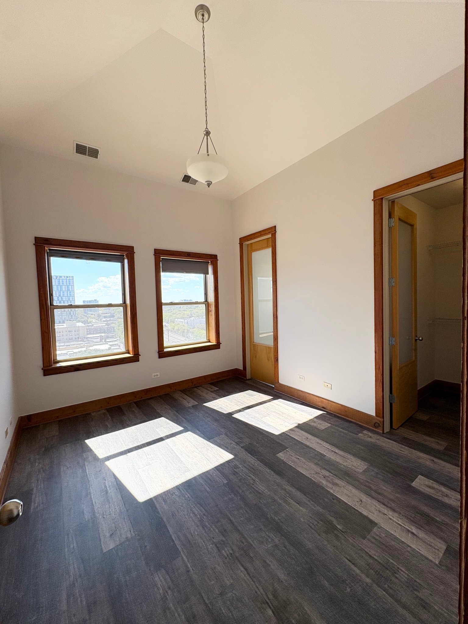 Chicago Apartment: 5346 S Cornell Ave