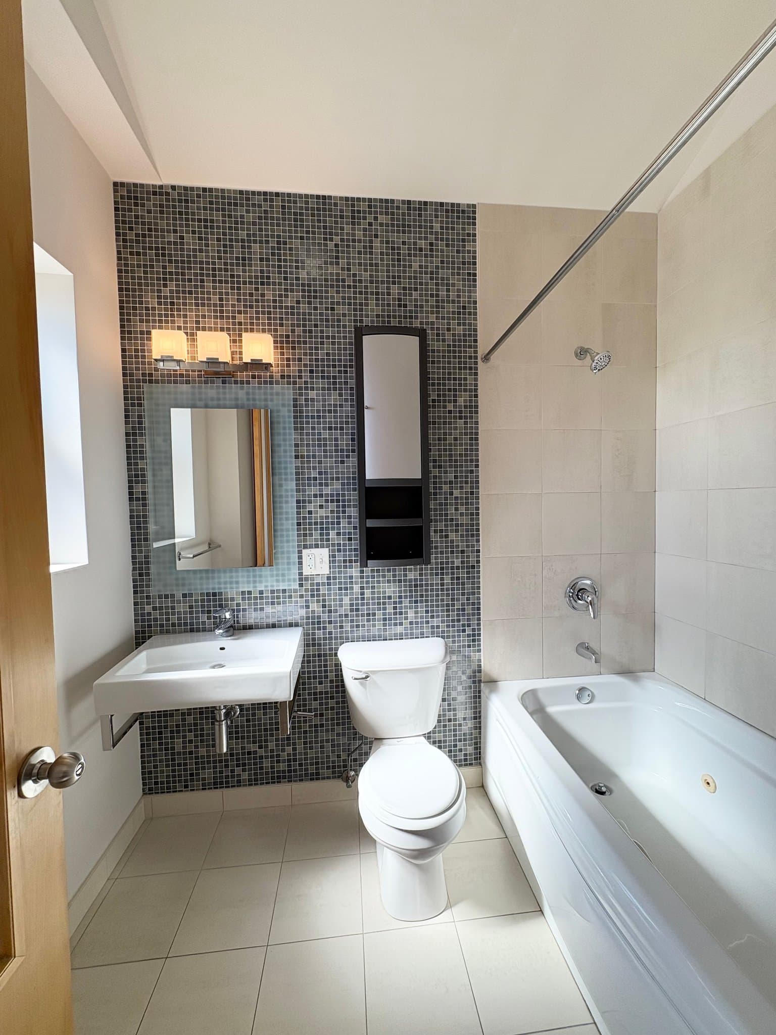 Chicago Apartment: 5346 S Cornell Ave