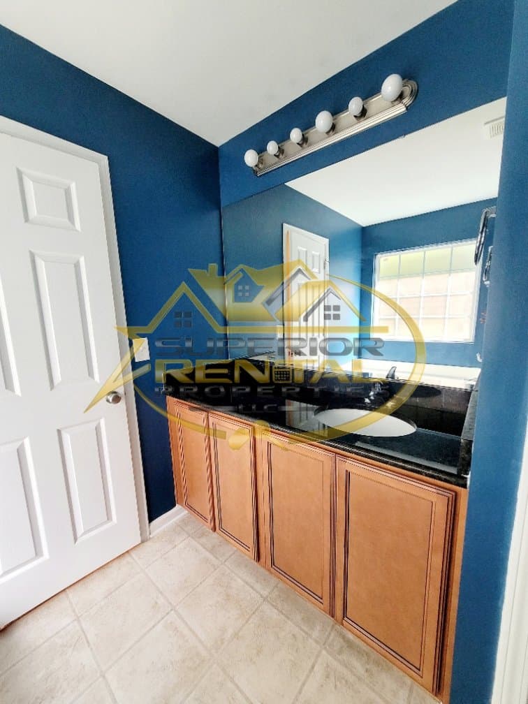 Columbia House: 414 Hawkeye Ct