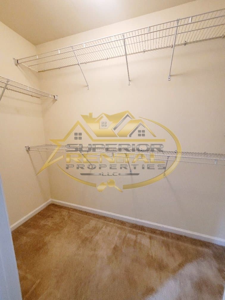 Columbia House: 414 Hawkeye Ct