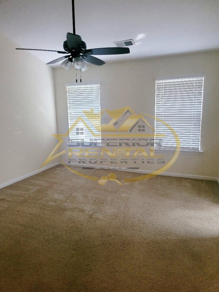 Columbia House: 414 Hawkeye Ct